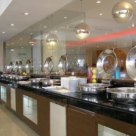 Iyarin @ Tuk Chang Hotel Bangkok Exterior photo
