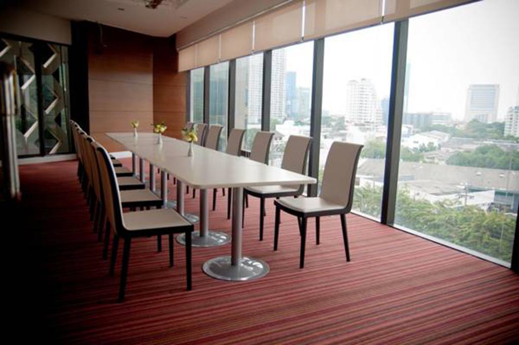 Iyarin @ Tuk Chang Hotel Bangkok Exterior photo