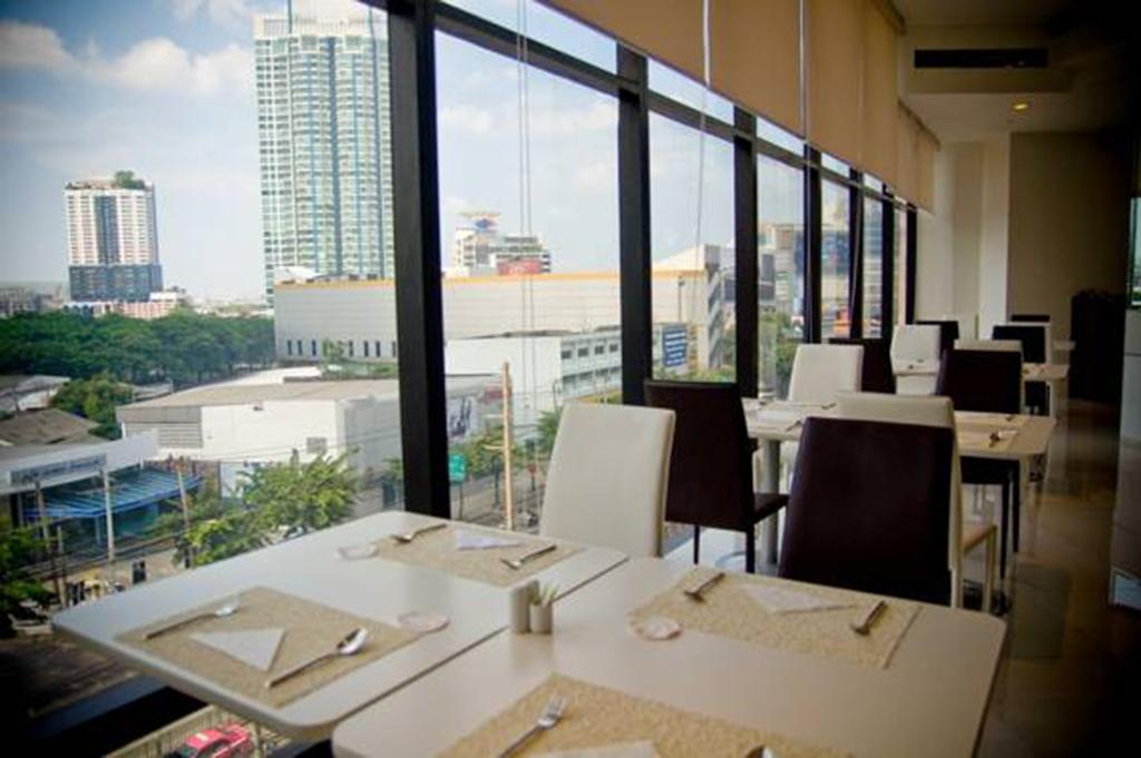 Iyarin @ Tuk Chang Hotel Bangkok Exterior photo