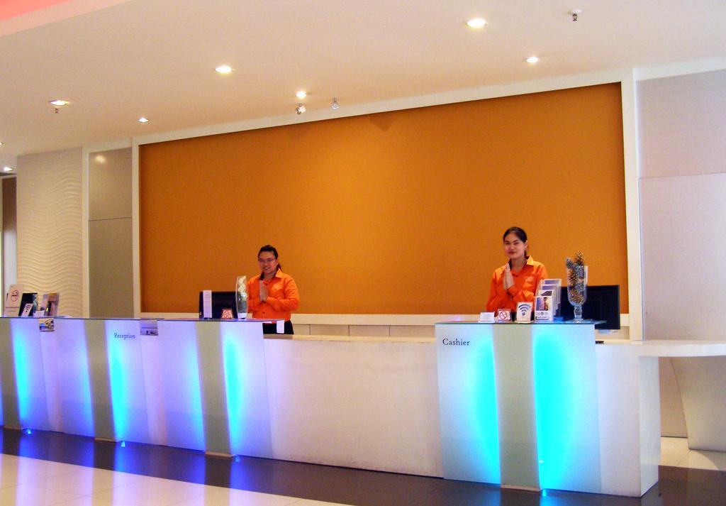 Iyarin @ Tuk Chang Hotel Bangkok Exterior photo